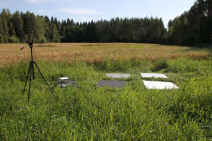 Tilapäinen testikenttä UAV-kampanjassa. Kuva: Eija Honkavaara